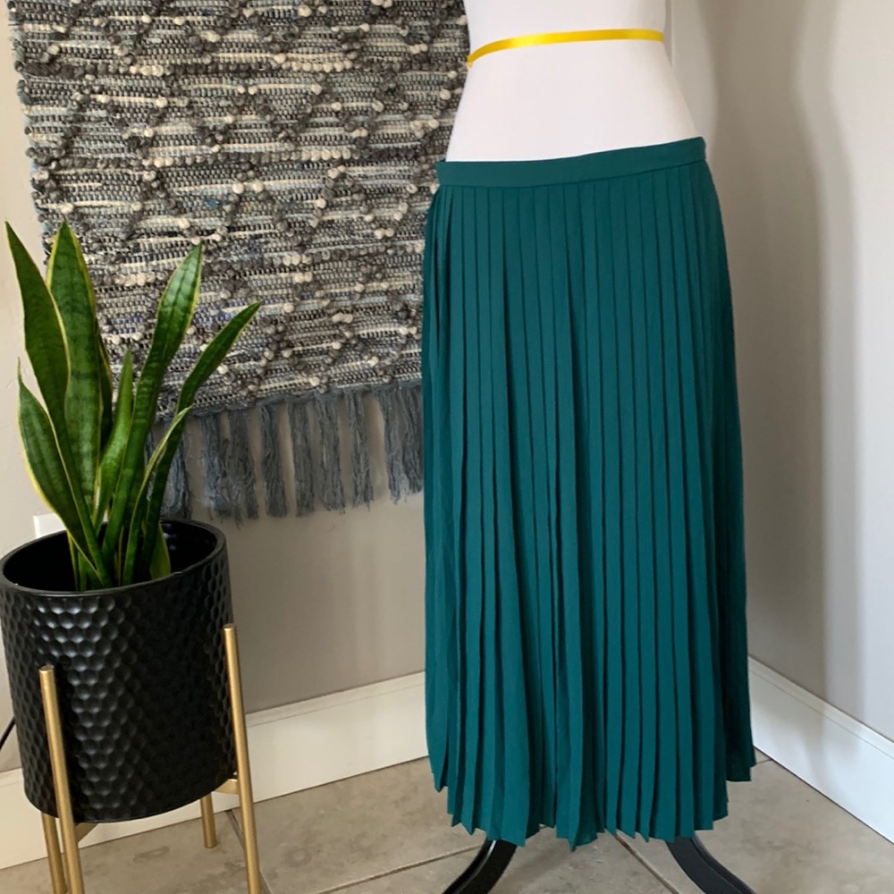 Emerald green pleated skirt